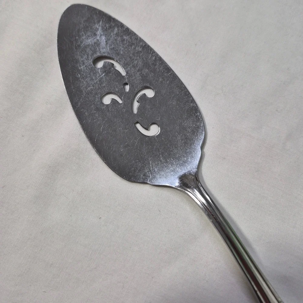 Oneida‎ Wm A Rogers Pie Server Montclair Floral Stainless Steel Pierced 8.5